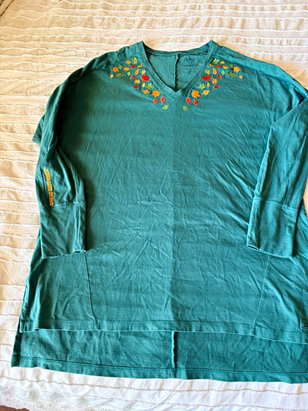 Life Is Good Women’s Green Knit V-Neck Pullover Lightweight Embroidered Leaves L